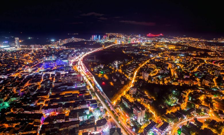 Istanbul cityscape under a hazy sky, highlighting air pollution concerns and increased health risks in the region